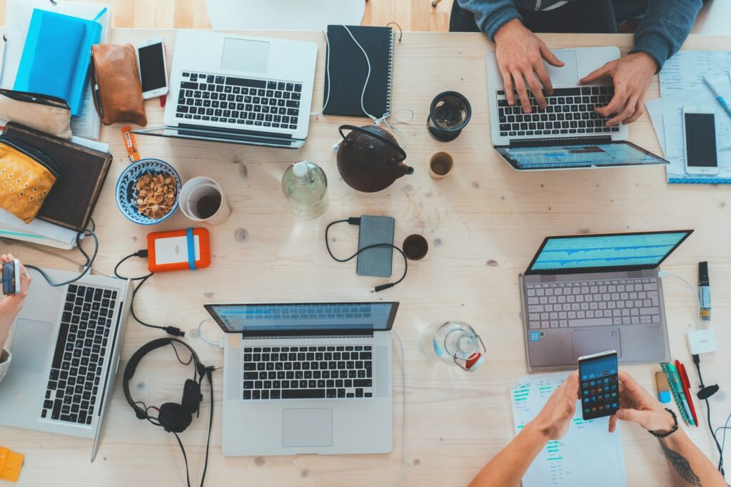 In-house SEO vs Agency vs Freelancer: Cost & ROI Comparison (UK 2026)