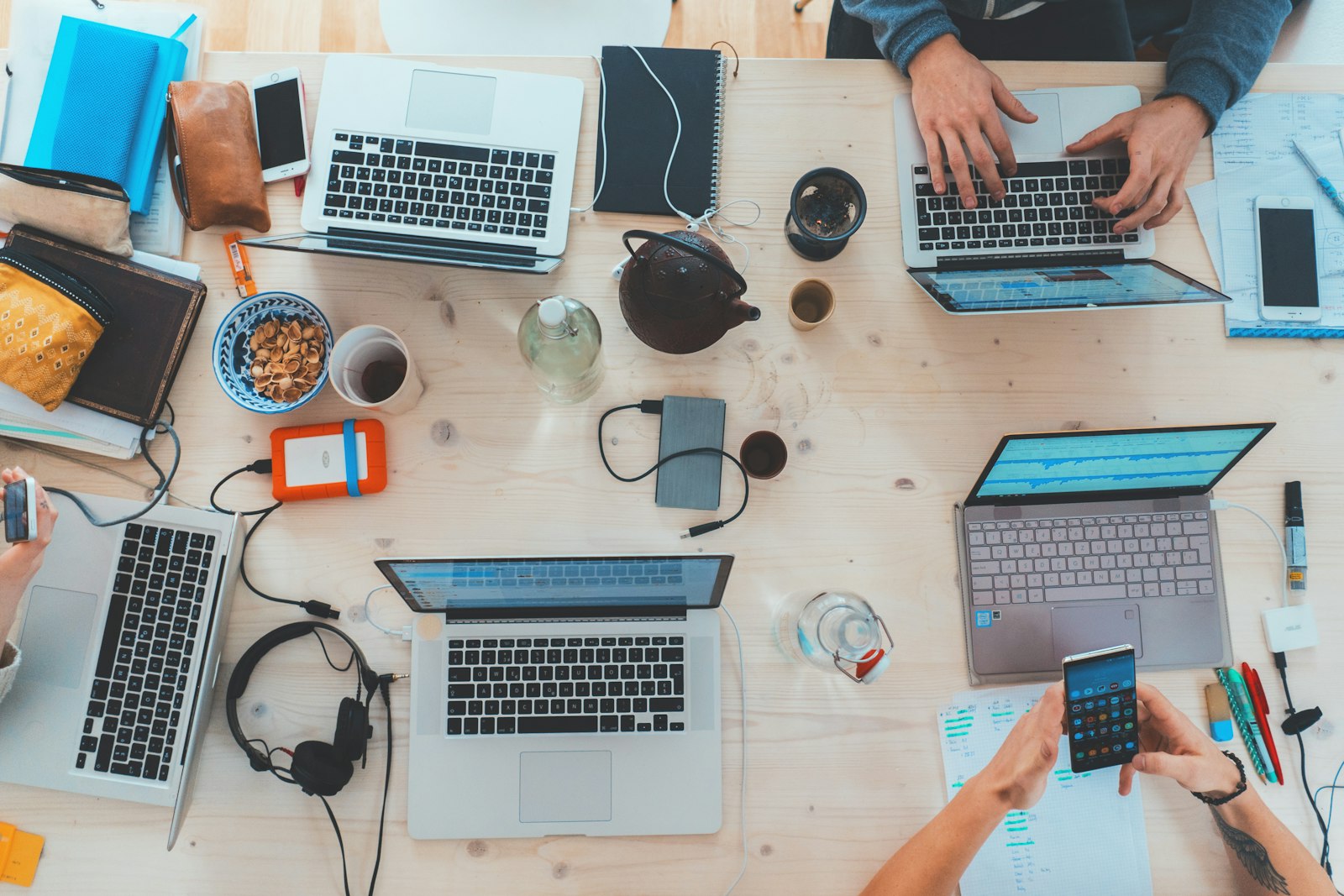 In-house SEO vs Agency vs Freelancer: Cost & ROI Comparison (UK 2026)
