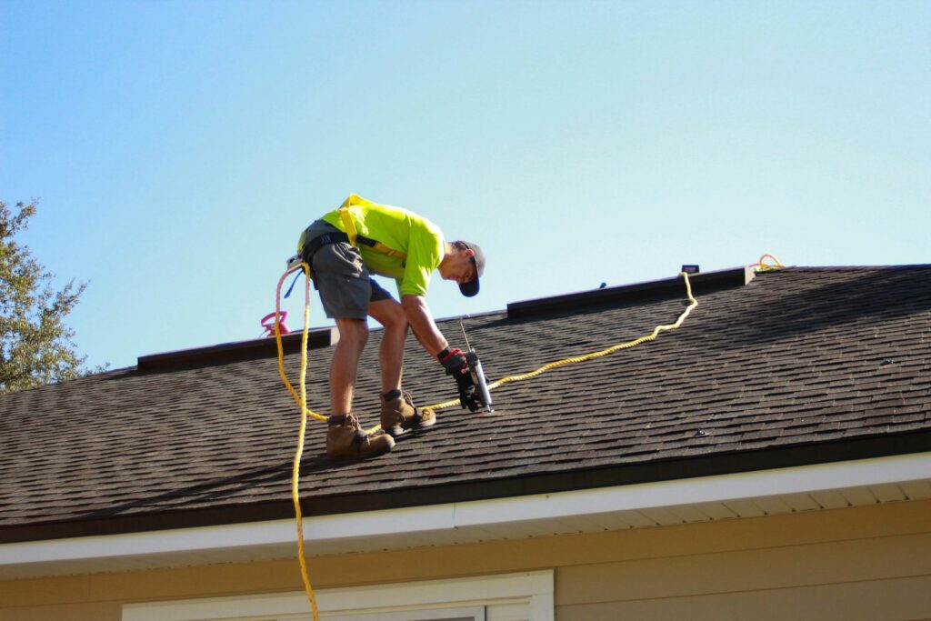 Roofer SEO: How to Rank for “Roofer Near Me” Searches in the UK